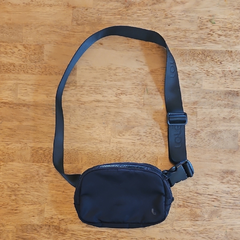 Lole Black Belt Bag